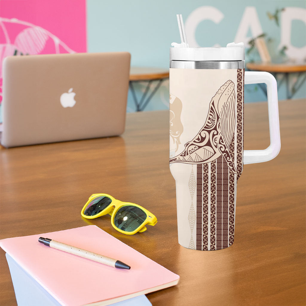 Swimming With Humpback Whales Season Tonga Tumbler With Handle Tongan Tofuaa Ngatu Pattern Brown LT14 - Polynesian Pride