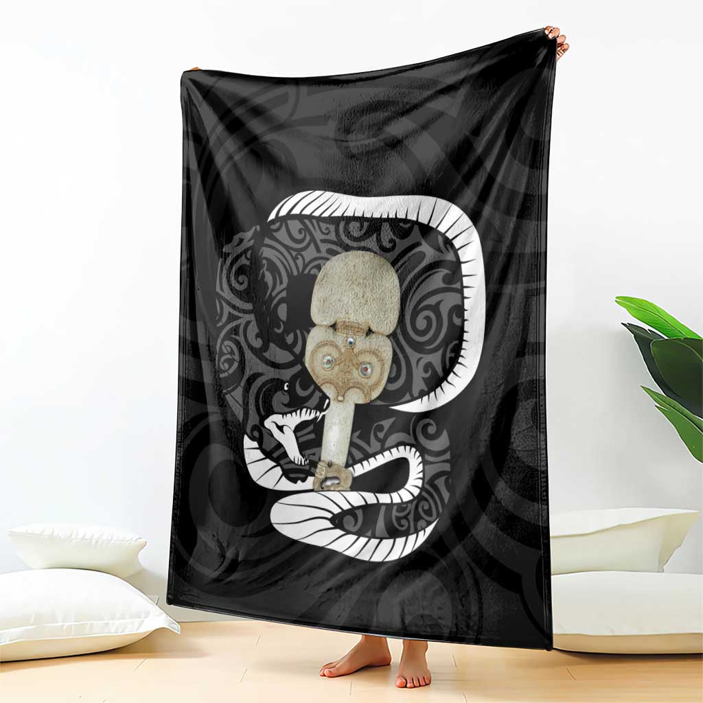 Black New Zealand Eel Blanket Aotearoa Maori Tuna With Kotiate Weapon