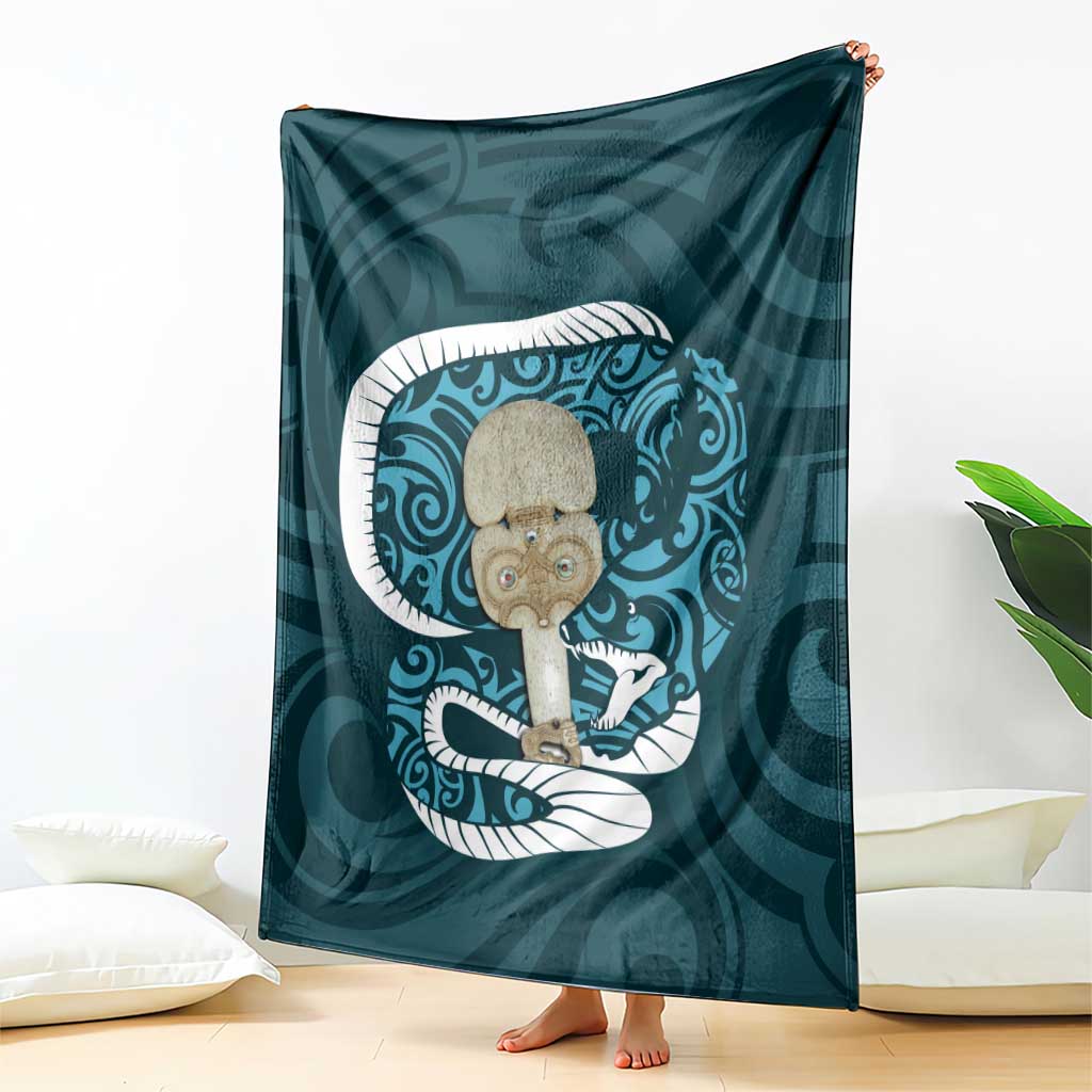 Turquoise New Zealand Eel Blanket Aotearoa Maori Tuna With Kotiate Weapon