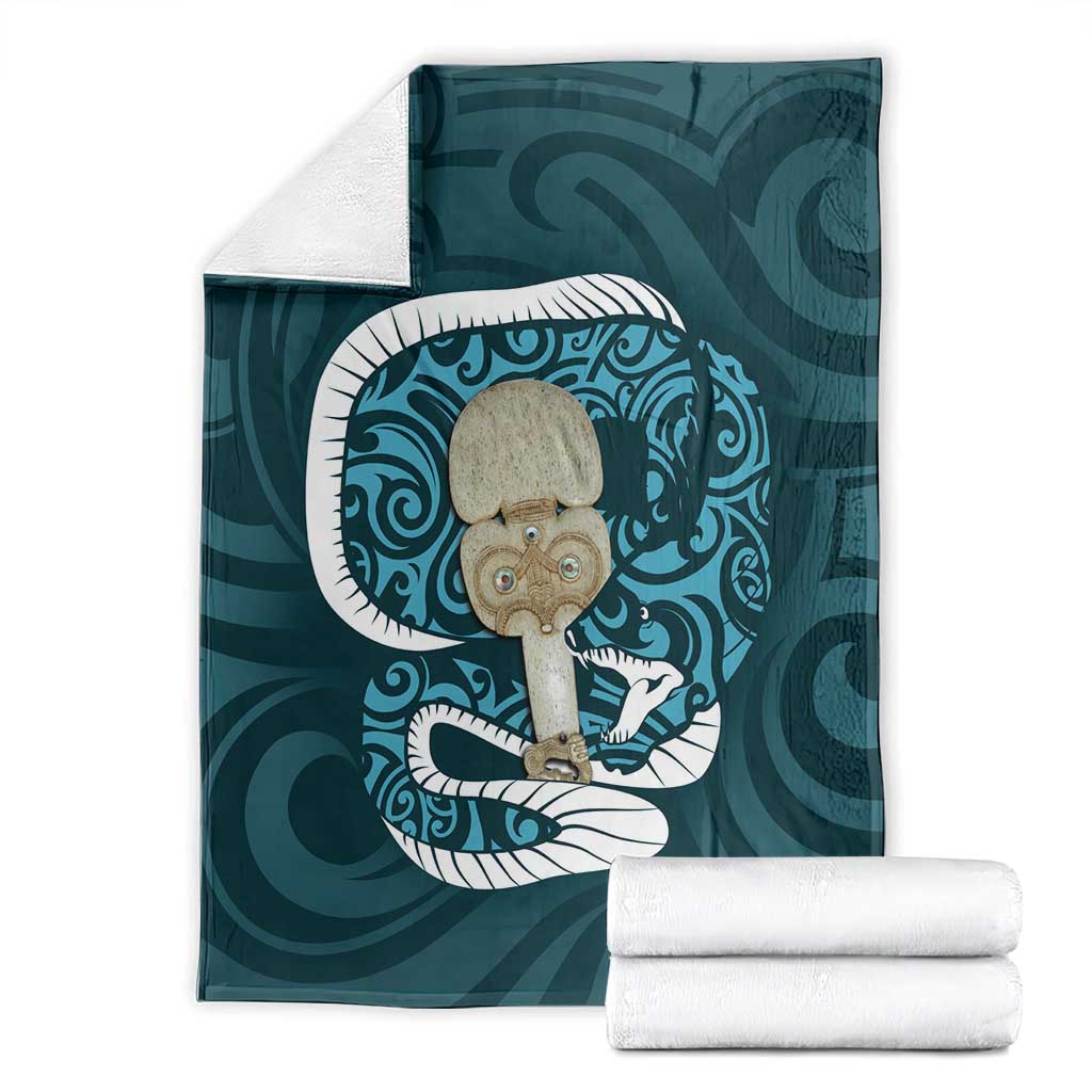 Turquoise New Zealand Eel Blanket Aotearoa Maori Tuna With Kotiate Weapon