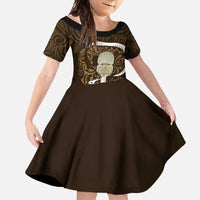 Gold New Zealand Eel Family Matching Long Sleeve Bodycon Dress and Hawaiian Shirt Aotearoa Maori Tuna With Kotiate Weapon LT14 Daughter's Dress Gold - Polynesian Pride