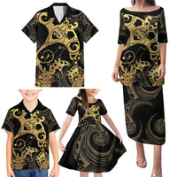 Black And Gold Aotearoa Whai Family Matching Puletasi and Hawaiian Shirt NZ Stingrays Maori Curves Style LT14 - Polynesian Pride