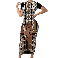 New Zealand Short Sleeve Bodycon Dress Maori Maripi Knife With Poutama Art LT14 Long Dress Brown - Polynesian Pride