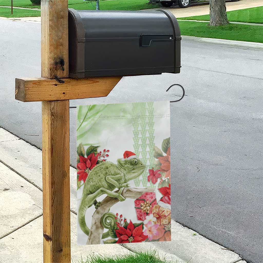 Pastel Green Hawaii Chameleon Christmas Garden Flag Mele Kalikimaka Kakau - Watercolor