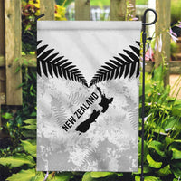Custom New Zealand Silver Fern Football Garden Flag Go Aotearoa Grunge White - Polynesian Pride