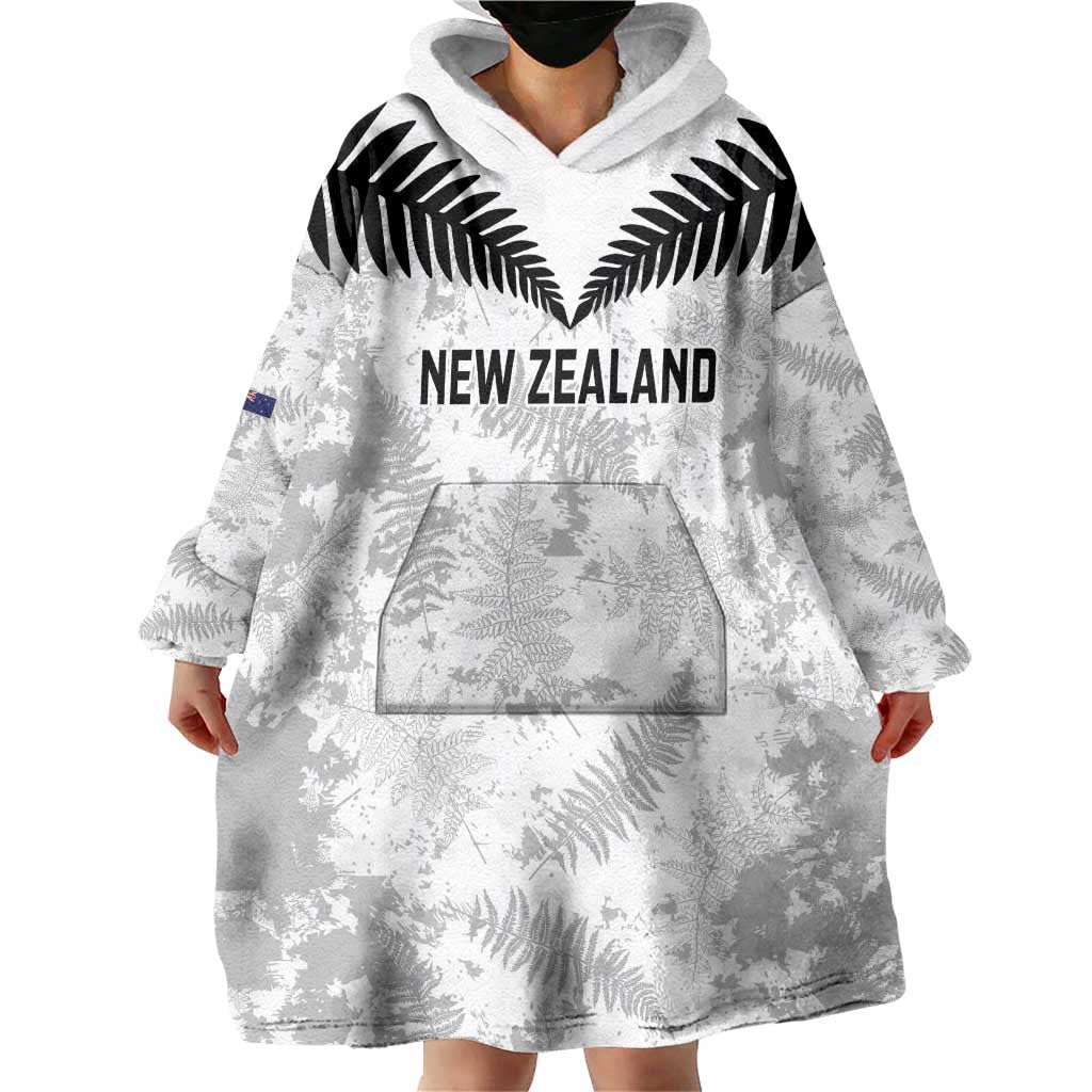 Custom New Zealand Silver Fern Football Wearable Blanket Hoodie Go Aotearoa Grunge White - Polynesian Pride