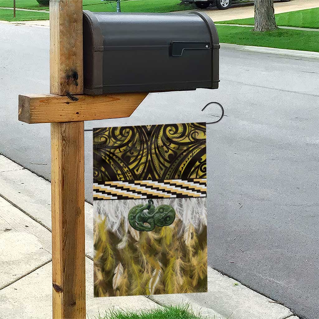 Yellow Traditional Cloak Aotearoa Garden Flag Maori Paua Shell Korowai Pattern