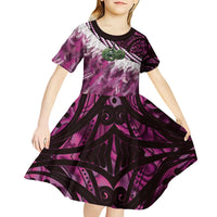 Pink Traditional Cloak Aotearoa Kid Short Sleeve Dress Maori Paua Shell Korowai Pattern