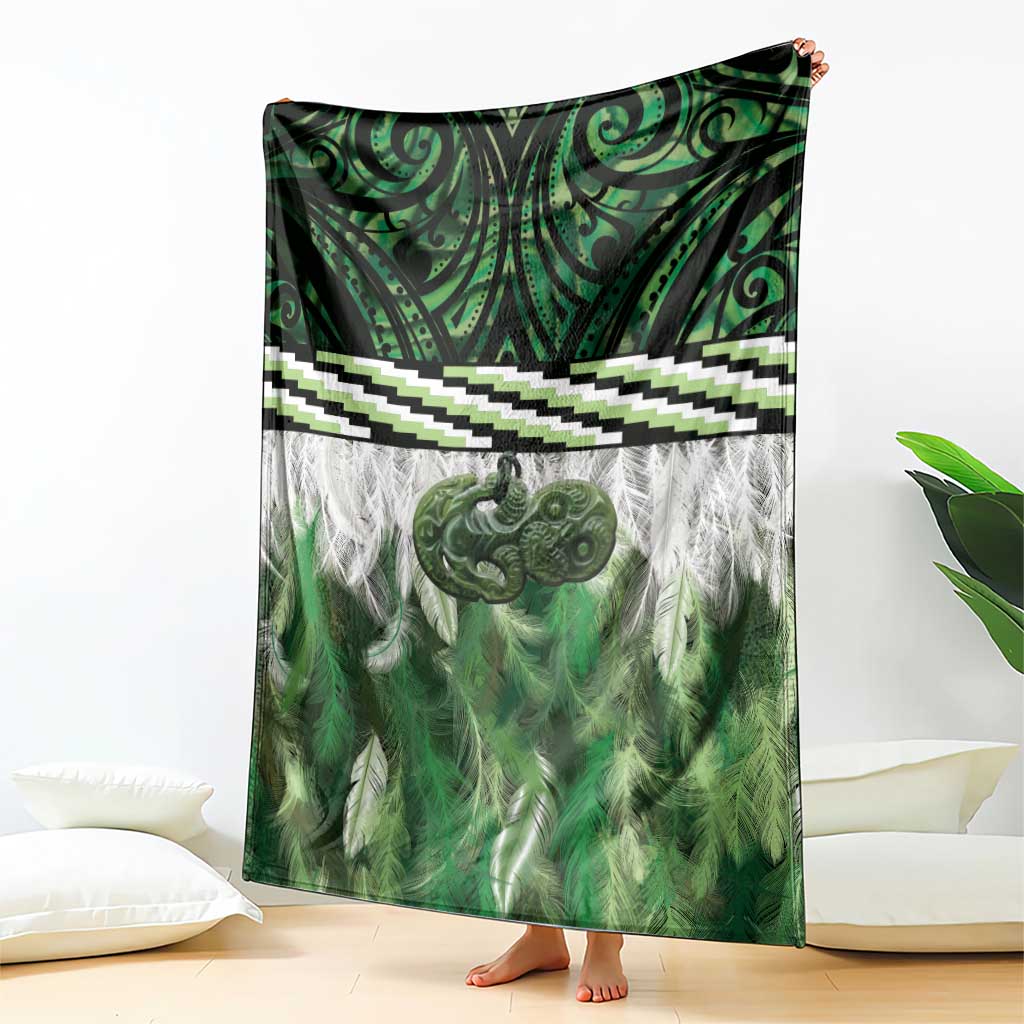Green Traditional Cloak Aotearoa Blanket Maori Paua Shell Korowai Pattern