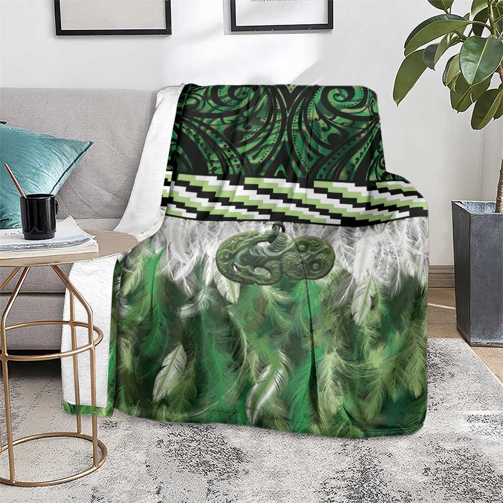 Green Traditional Cloak Aotearoa Blanket Maori Paua Shell Korowai Pattern