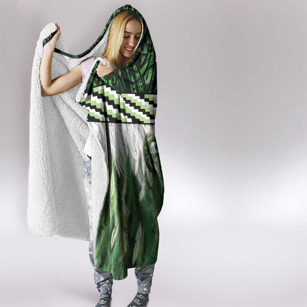 Green Traditional Cloak Aotearoa Hooded Blanket Maori Paua Shell Korowai Pattern
