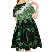 Green Traditional Cloak Aotearoa Kid Short Sleeve Dress Maori Paua Shell Korowai Pattern