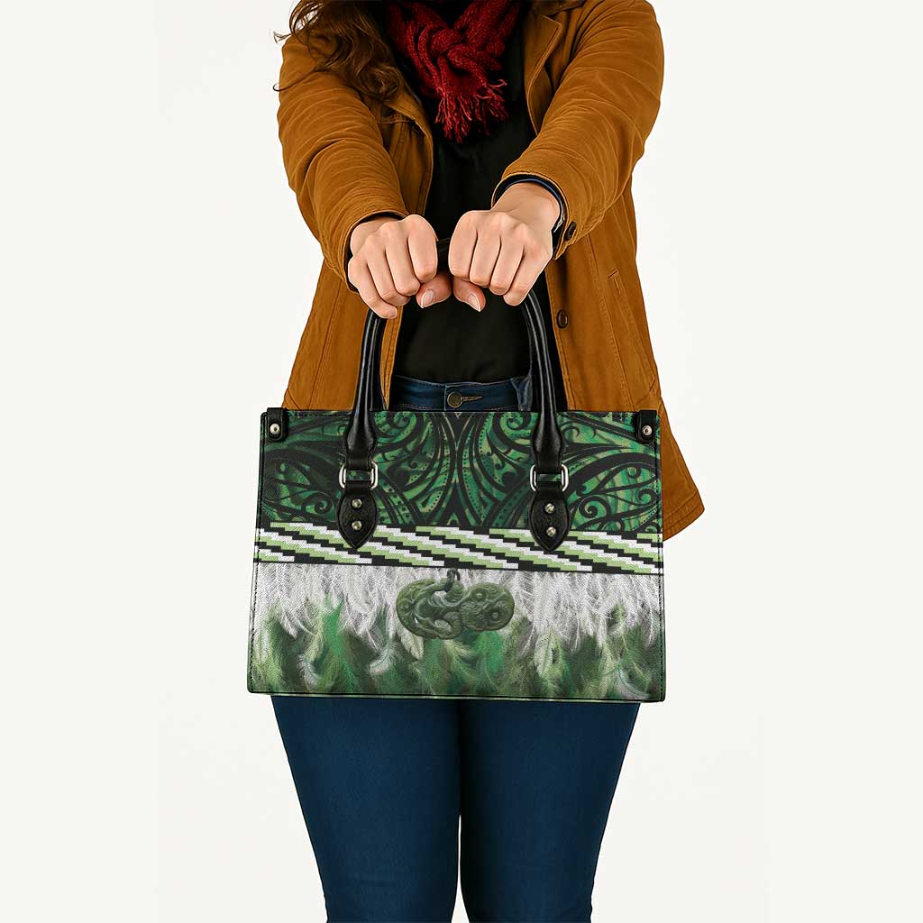 Green Traditional Cloak Aotearoa Leather Bag Maori Paua Shell Korowai Pattern - Polynesian Pride