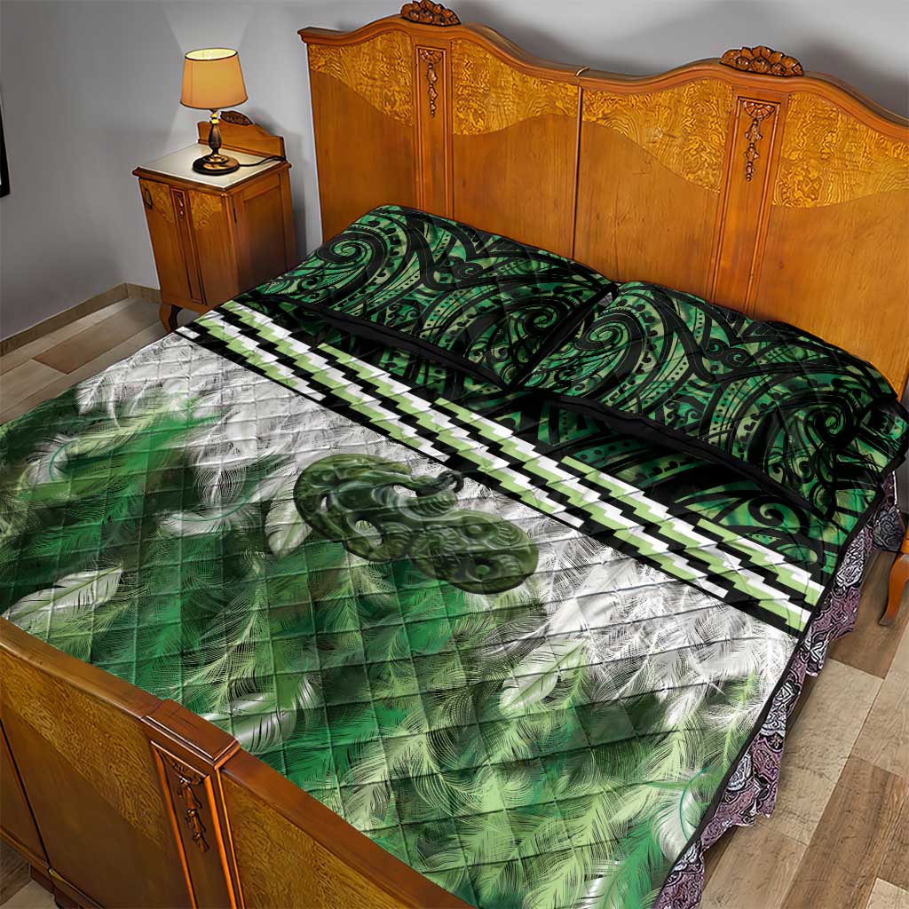 Green Traditional Cloak Aotearoa Quilt Bed Set Maori Paua Shell Korowai Pattern