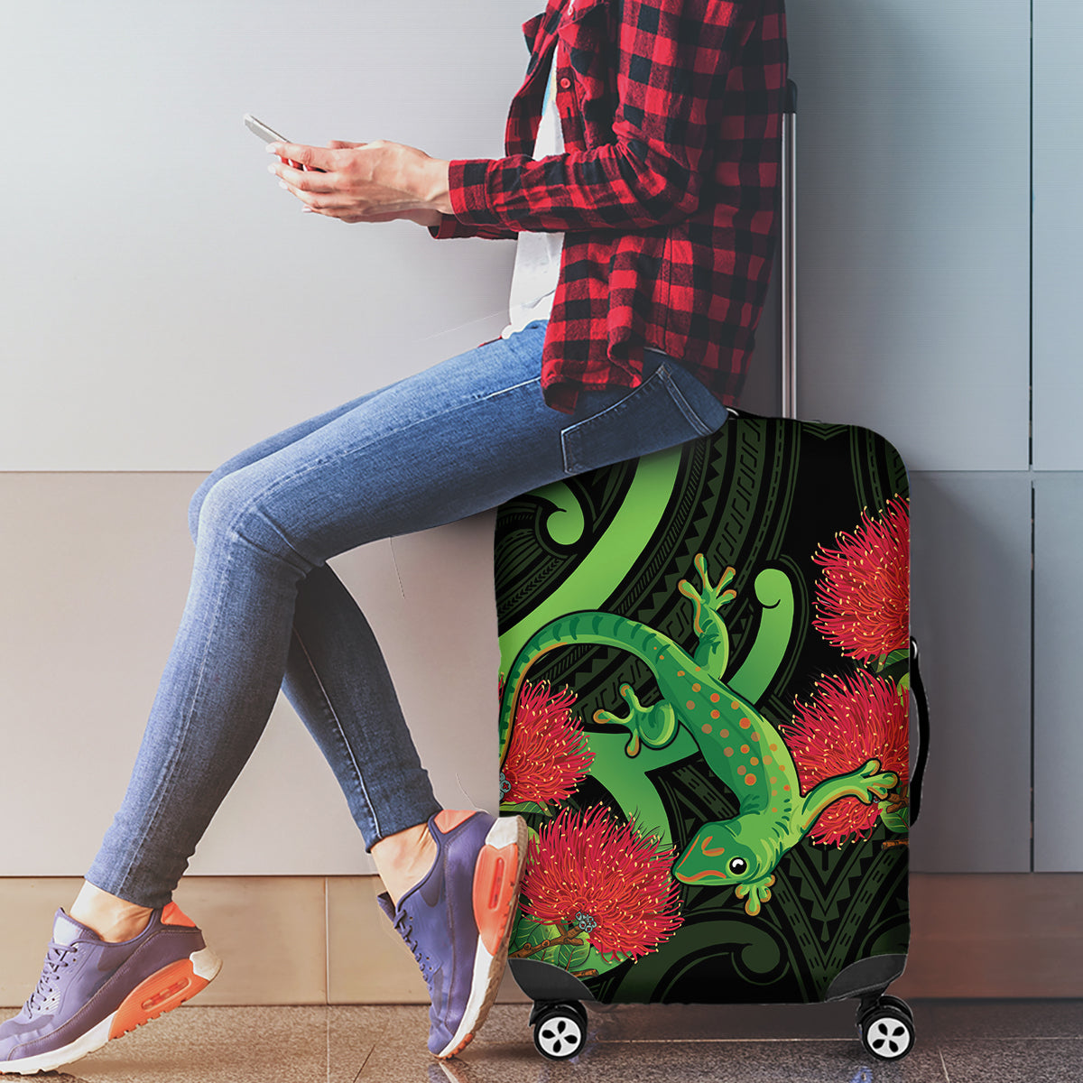 New Zealand Gecko Luggage Cover Aotearoa Maori With Pohutukawa Flowers