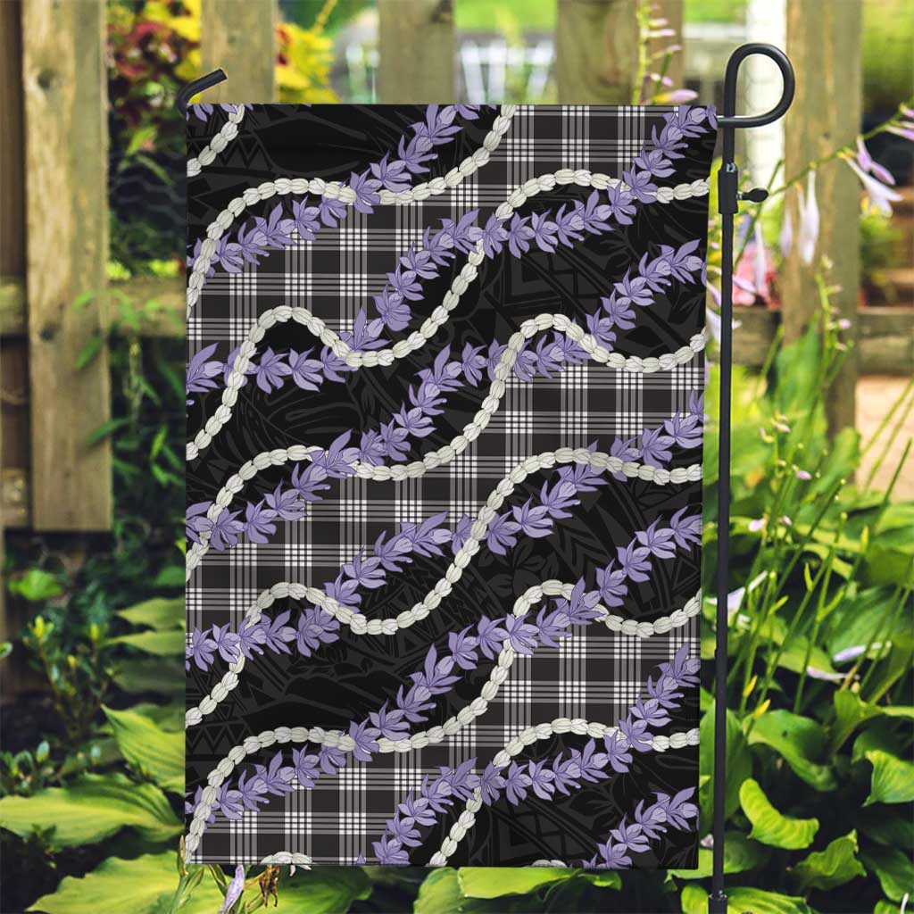 Black Hawaii Palaka Honohono Pikake Garden Flag Hawaiian Orchid Lei Polynesian Pattern - Polynesian Pride
