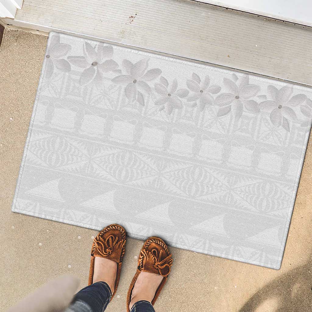 Tokelau White Sunday Rubber Doormat Polynesian Pattern Gardenia Thunbergia