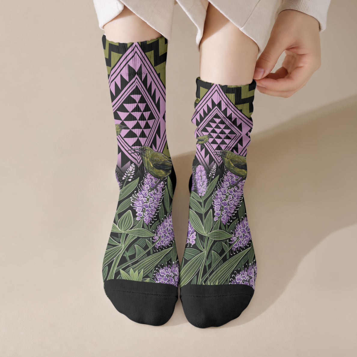 Rongoa Maori New Zealand Koromiko Crew Socks NZ Hebe Korimako Bellbird Poutama LT14 Crew Socks Green - Polynesian Pride