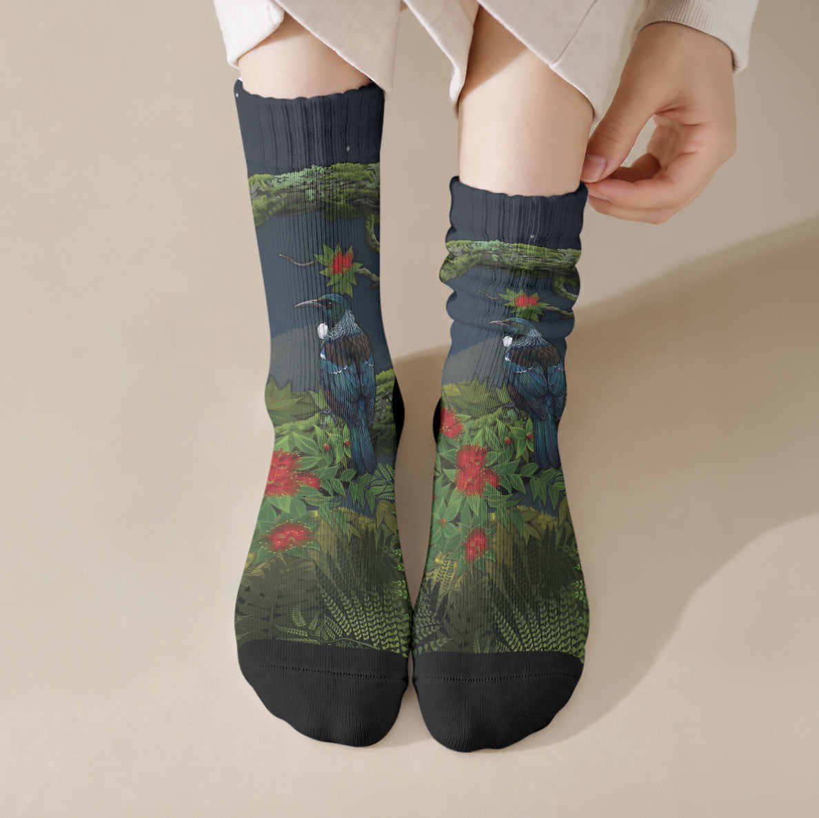 Rongoa Maori New Zealand Rata Crew Socks NZ Tui Bird Forest Vibes LT14 Crew Socks Green - Polynesian Pride