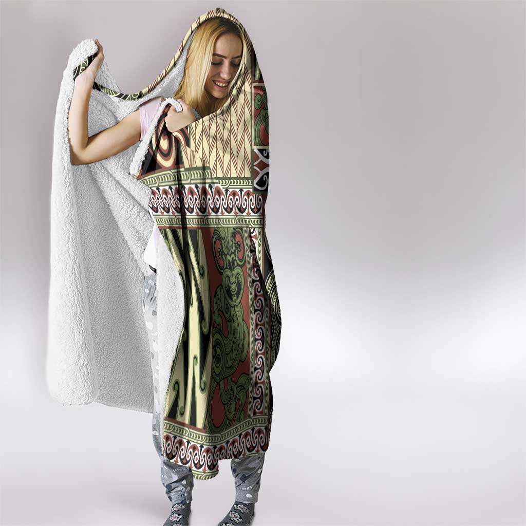 Beige Aotearoa Kowhaiwhai Pattern Hooded Blanket NZ Maori Quilt Style