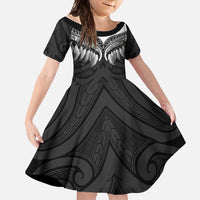 Poutama Korowai New Zealand Family Matching Mermaid Dress and Hawaiian Shirt Aotearoa Maori Tattoo LT14 Daughter's Dress Black - Polynesian Pride