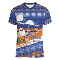 Marshall Islands Christmas Women V-Neck T-Shirt Beachy Santa Monono ilo raaneoan Nejin - Polynesian Pride