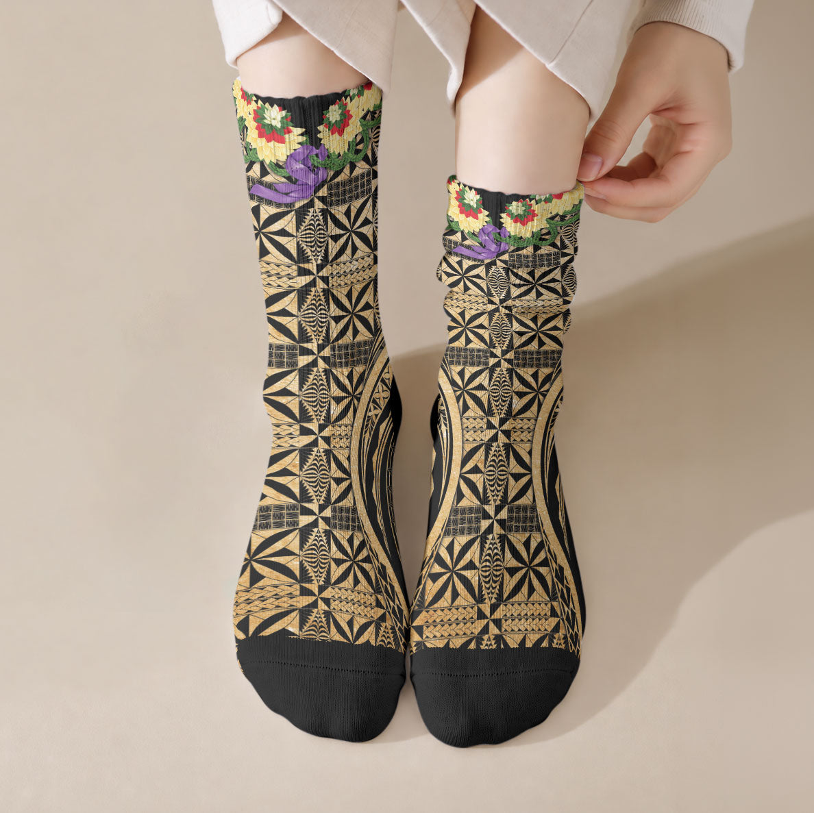 Grunge Gold Tonga Ngatu Kahoa Lei Crew Socks LT14 Crew Socks Gold - Polynesian Pride