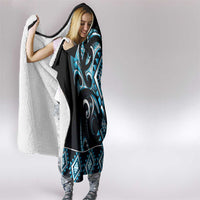 Blue Ngaru Taniko With Aotearoa Maori Tattoo Hooded Blanket
