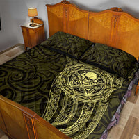 New Zealand Skull Darts Quilt Bed Set Aotearoa Maori Chest Tattoo Stylized Gold - Polynesian Pride