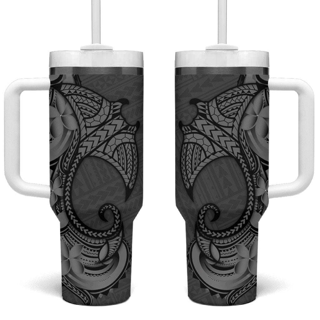 Polynesia Manta Ray Tattoo Tumbler With Handle Tropical Plumeria Gray Polynesian Pattern LT14 One Size: 40 oz Gray - Polynesian Pride