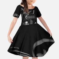 Black Hafa Adai Guam Family Matching Short Sleeve Bodycon Dress and Hawaiian Shirt Chamorro Latte Stone Hand With Plumeria LT14 Daughter's Dress Black - Polynesian Pride