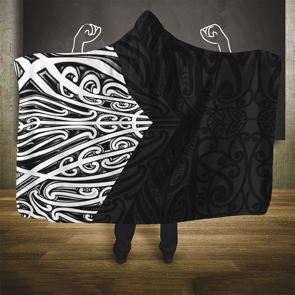 Black New Zealand Puhoro Maori Tattoo Hooded Blanket