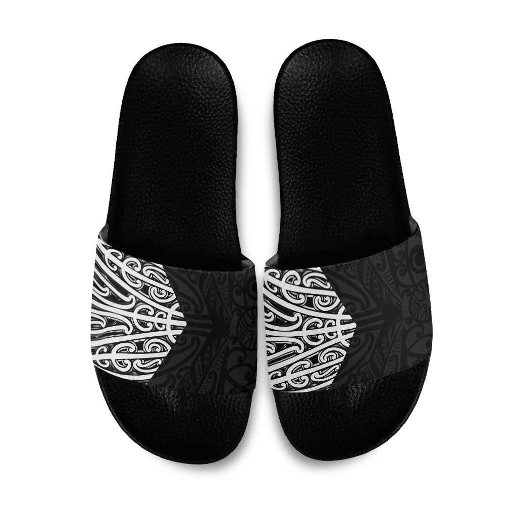 Black New Zealand Puhoro Maori Tattoo Slide Sandals