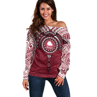 Personalised Cook Islands Mangaia Off Shoulder Sweater Map With Kuki Airani Manta Ray Tattoo LT14 Women Maroon - Polynesian Pride