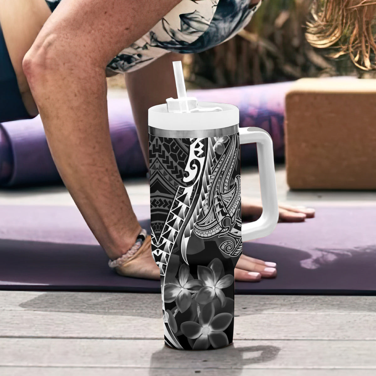 Black Polynesia Tumbler With Handle Shark Tattoo With Polynesian Plumeria