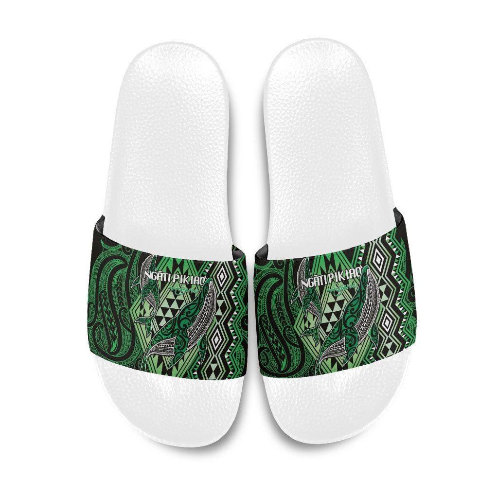 Aotearoa Iwi Ngati Pikiao Slide Sandals NZ Maori Humpback Whale Taniko Motifs LT14 Green - Polynesian Pride