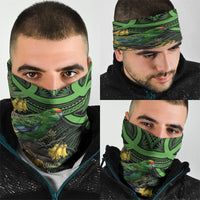 New Zealand Parakeet Bird Neck Gaiter Maori Kakariki Kowhai Maori Pattern