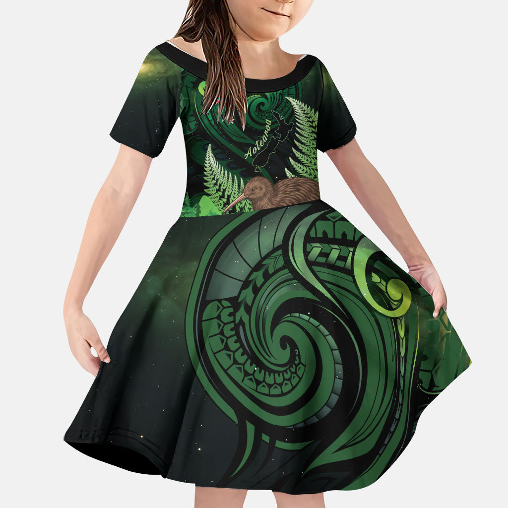 Kiwi New Zealand Personalised Family Matching Short Sleeve Bodycon Dress and Hawaiian Shirt Aotearoa Map Silver Fern Koru Pattern LT22 Daughter's Dress Green - Polynesian Pride