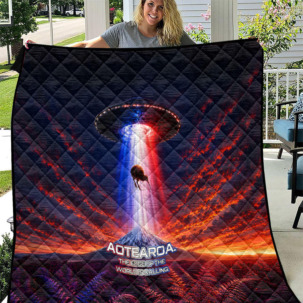 New Zealand Aotearoa Kiwi UFO Quilt Sci-Fi Galaxy Sunset Sky Tower And Mountain TS04 Blue Red - Polynesian Pride