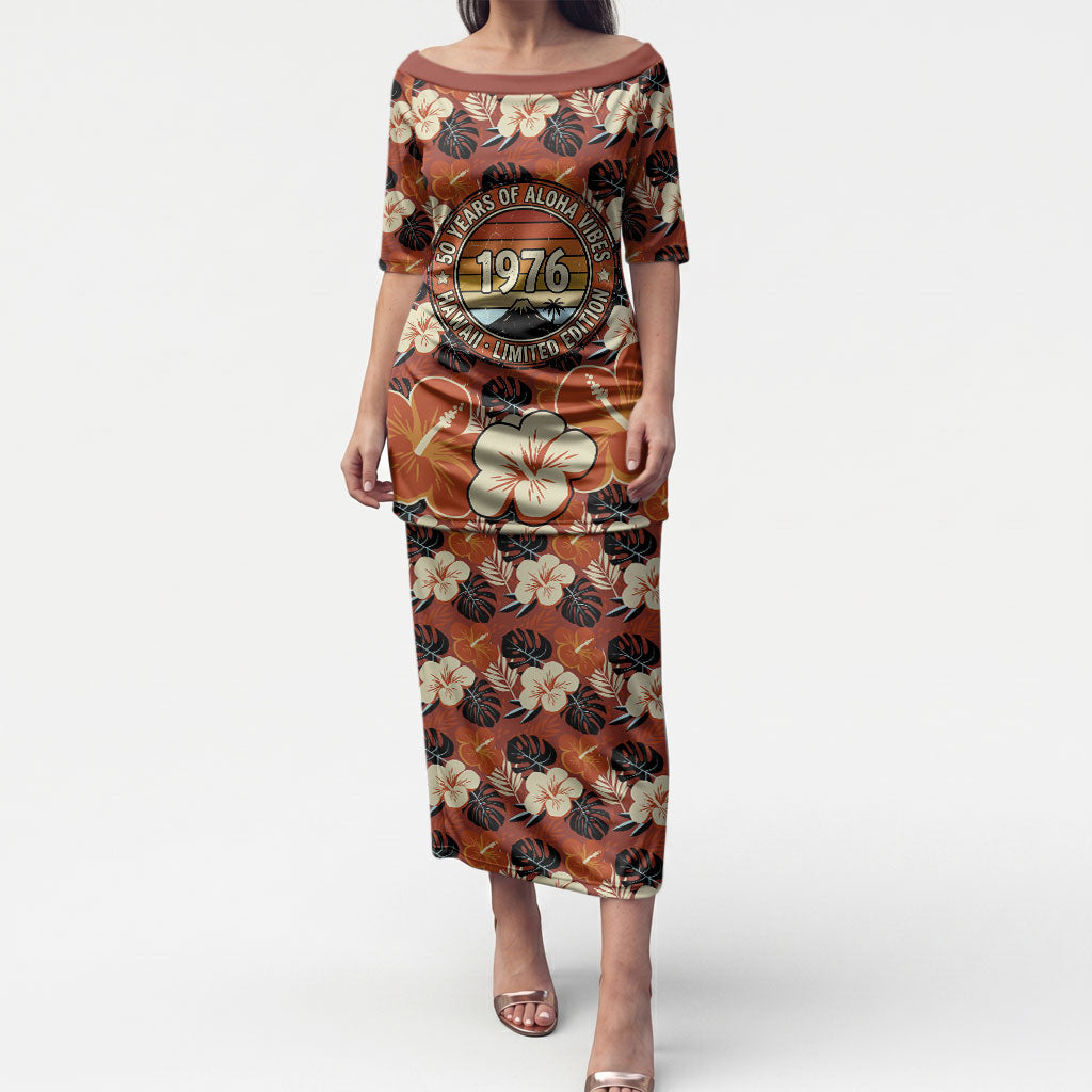 Hawaii 50th Birthday Puletasi Vintage 1976 Limited Edition Floral Surfboard Aloha Vibes TS04 Long Dress Orange Brown - Polynesian Pride
