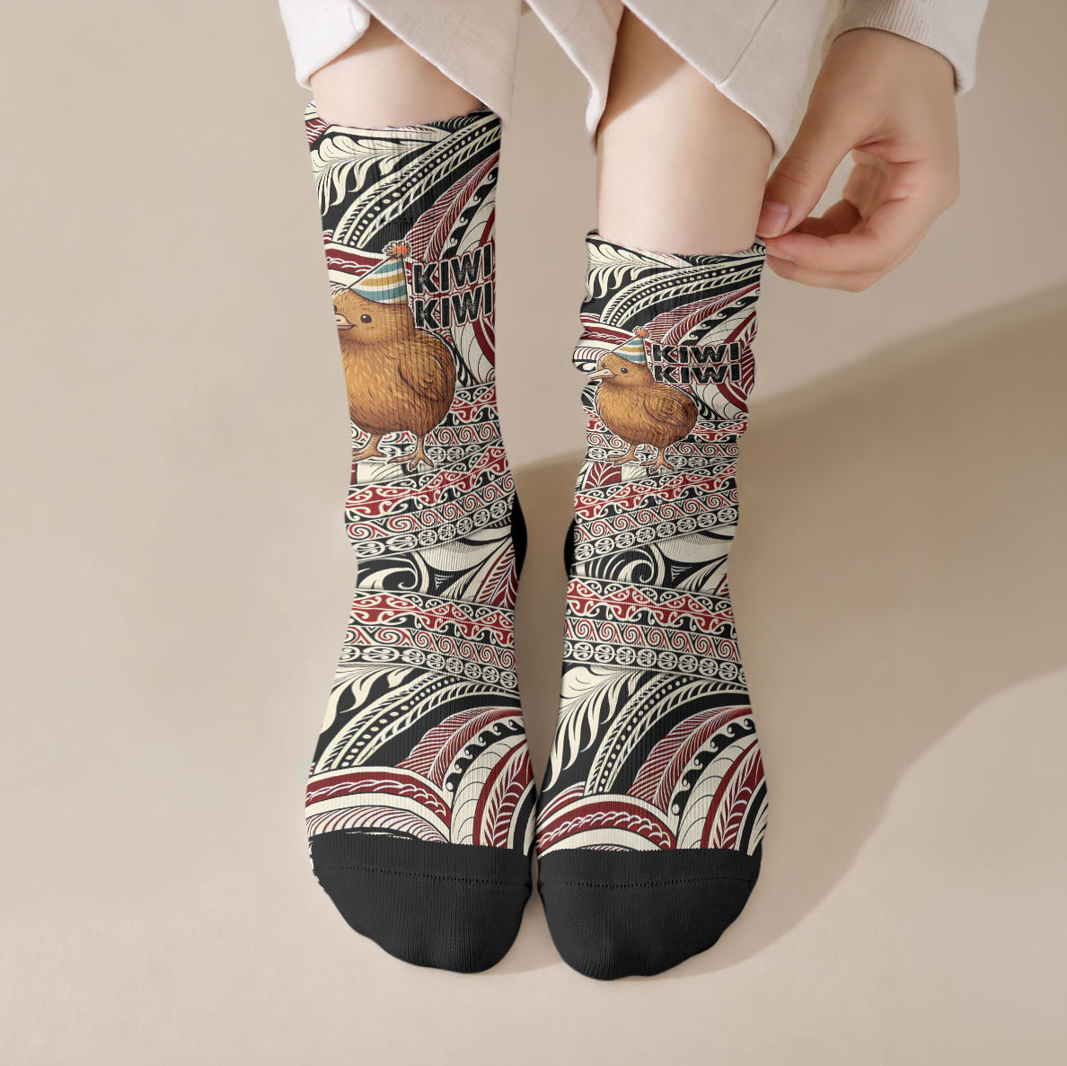 New Zealand 50th Birthday Kiwi Crew Socks Vintage Est 1976 Kiwi Sunset Maori TS04 Crew Socks Red Beige - Polynesian Pride