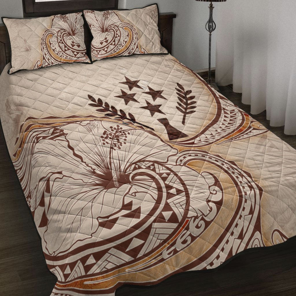 Kosrae Quilt Bed Set - Hibiscus Flowers Vintage Style Nude - Polynesian Pride