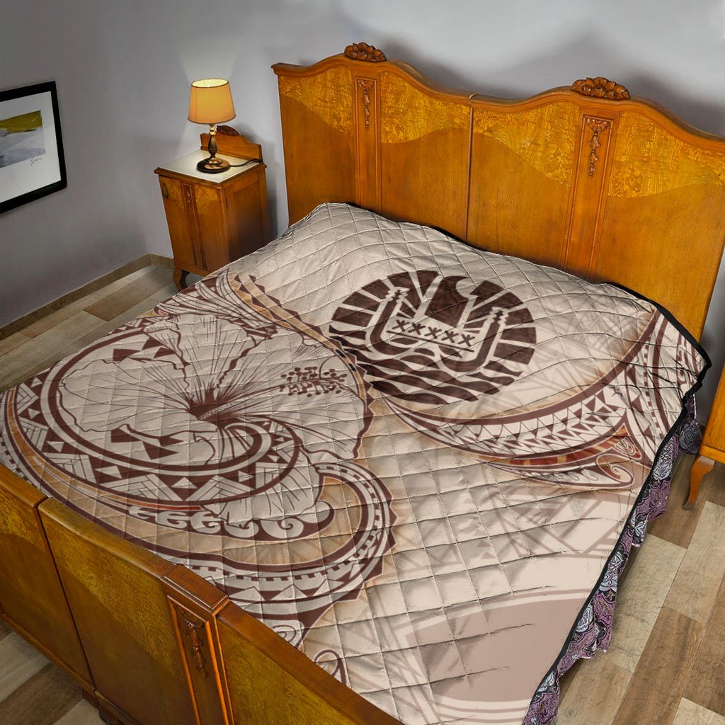 French Polynesia Premium Quilt - Hibiscus Flowers Vintage Style - Polynesian Pride
