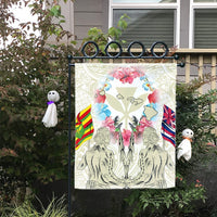 Hawaii Map Kanaka Two Men Holding Flag Flag Beige - AH - Polynesian Pride