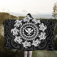 Hawaiian Map Kanaka Turtles Circle Style White Polynesian Hooded Blanket - AH - Polynesian Pride