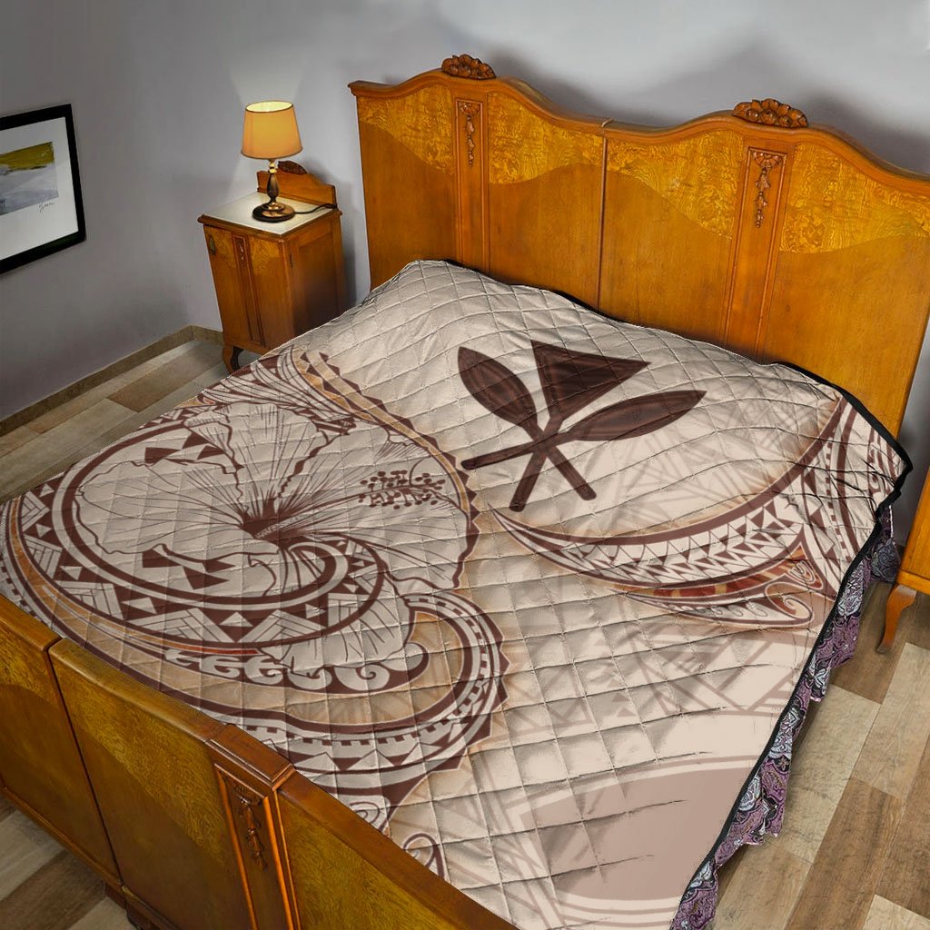 Hawaii Kanaka Maoli Premium Quilt - Hibiscus Flowers Vintage Style - Polynesian Pride