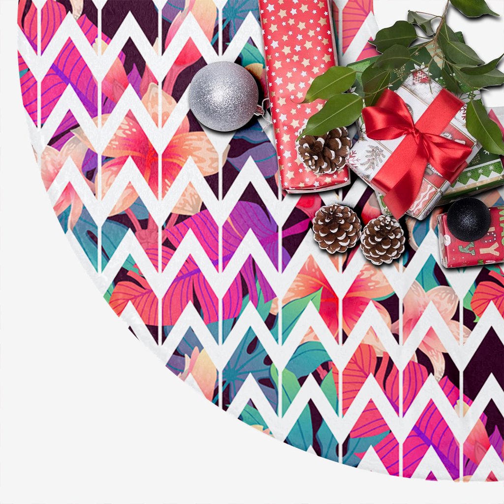 Palm Foliage On Striped Zigzag Tree Skirt - Polynesian Pride