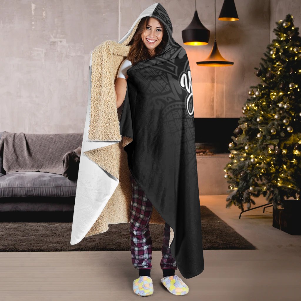 Tokelau Polynesian Custom Personalised Hooded Blanket - Coat Of Arm With Hibiscus White - Polynesian Pride