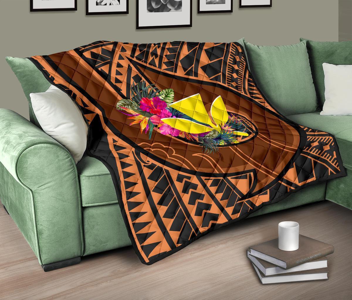 Hawaii Kanaka Maoli Premium Quilt - Polynesian Hook And Hibiscus - Polynesian Pride