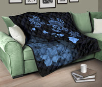 Hawaii Hibiscus Map Polynesian Ancient Blue Premium Quilt - Polynesian Pride